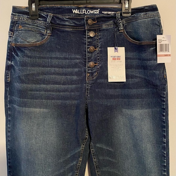 WallFlower Women's Flirty Curvy Crop High-Rise Insta Stretch Size 15 Denim NWT - Picture 3 of 9
